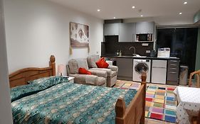 Railway Retreat No4 Comberton Terrace